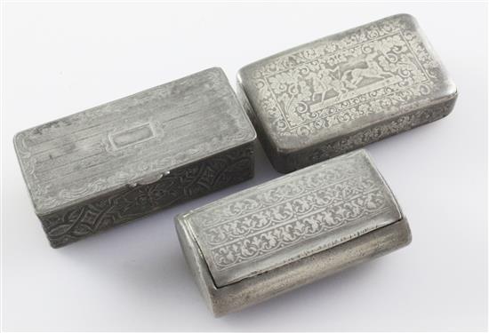 Three early 19th century pewter snuff boxes, largest 3.5in.